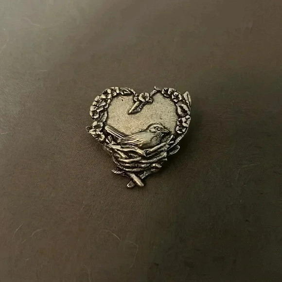 Vintage signed Birds & Blooms Heart bird nest silver tone 2004 brooch pin - Picture 1 of 2